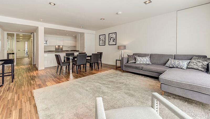 2 bed property in Fulham Road, London